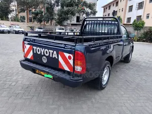 Toyota Hilux 2010 Blue
