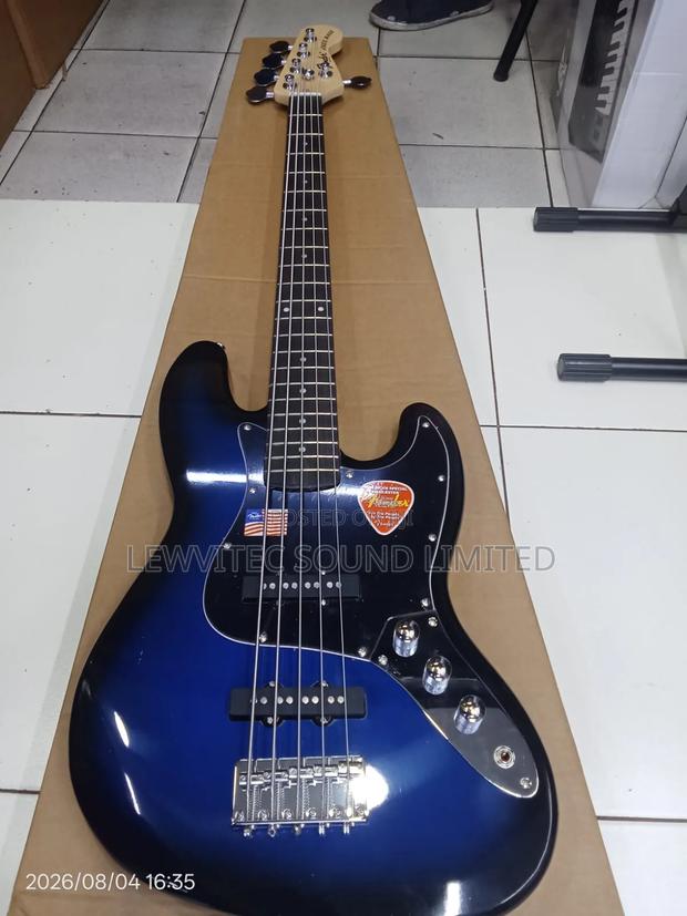Fender Blue 5strings - main view