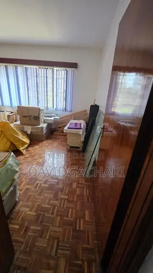 Office Room to Let.