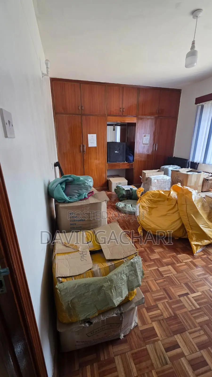 Office Room to Let.