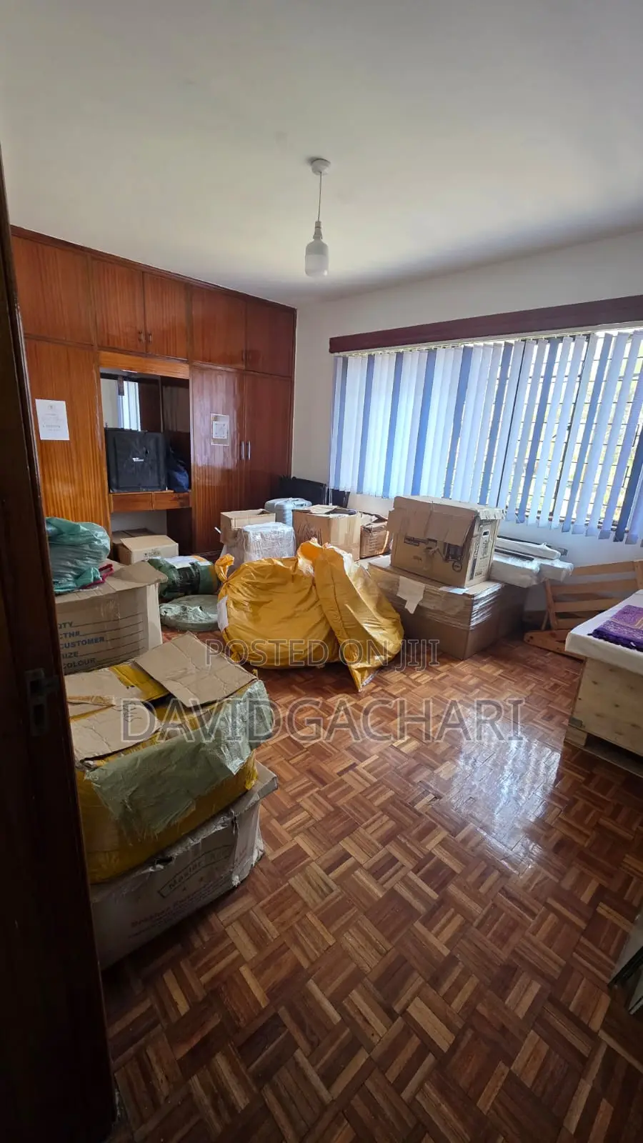 Office Room to Let.