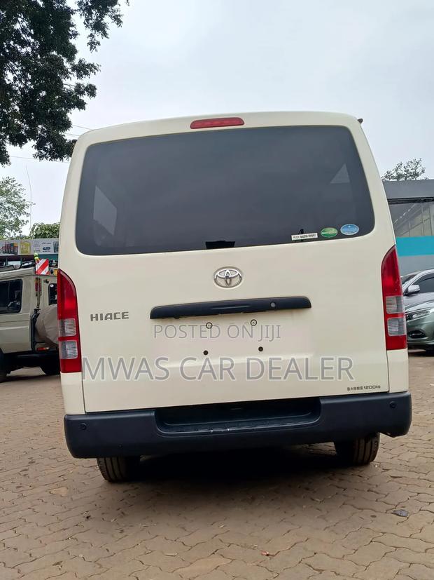 Toyota HiAce 2019 - thumbnail 2