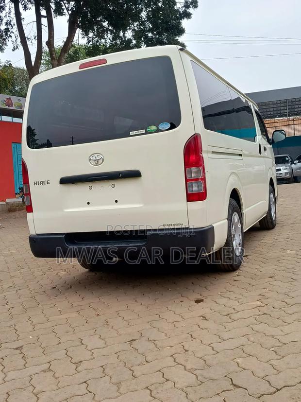 Toyota HiAce 2019 - thumbnail 3