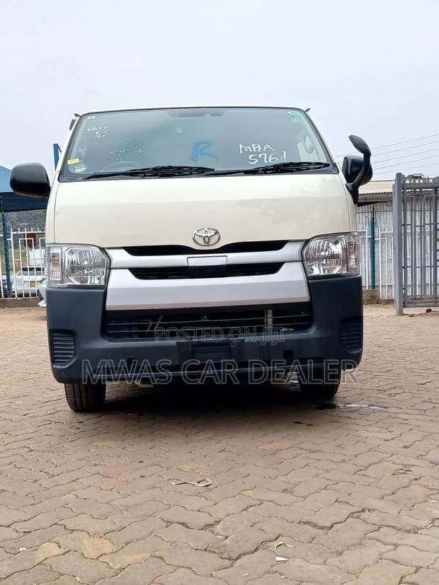 Toyota HiAce 2019 - thumbnail 4