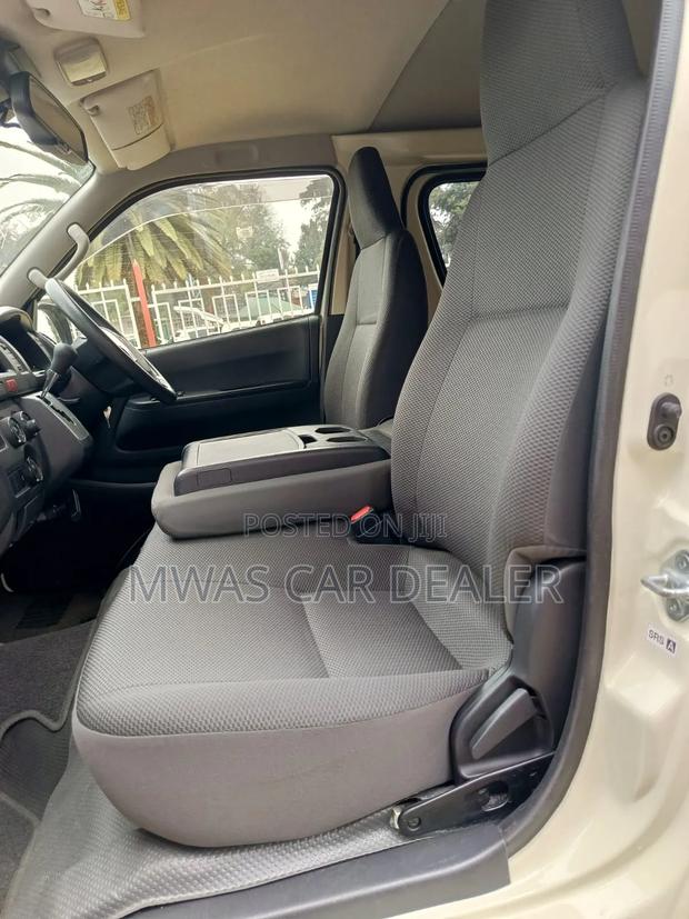 Toyota HiAce 2019 - thumbnail 10