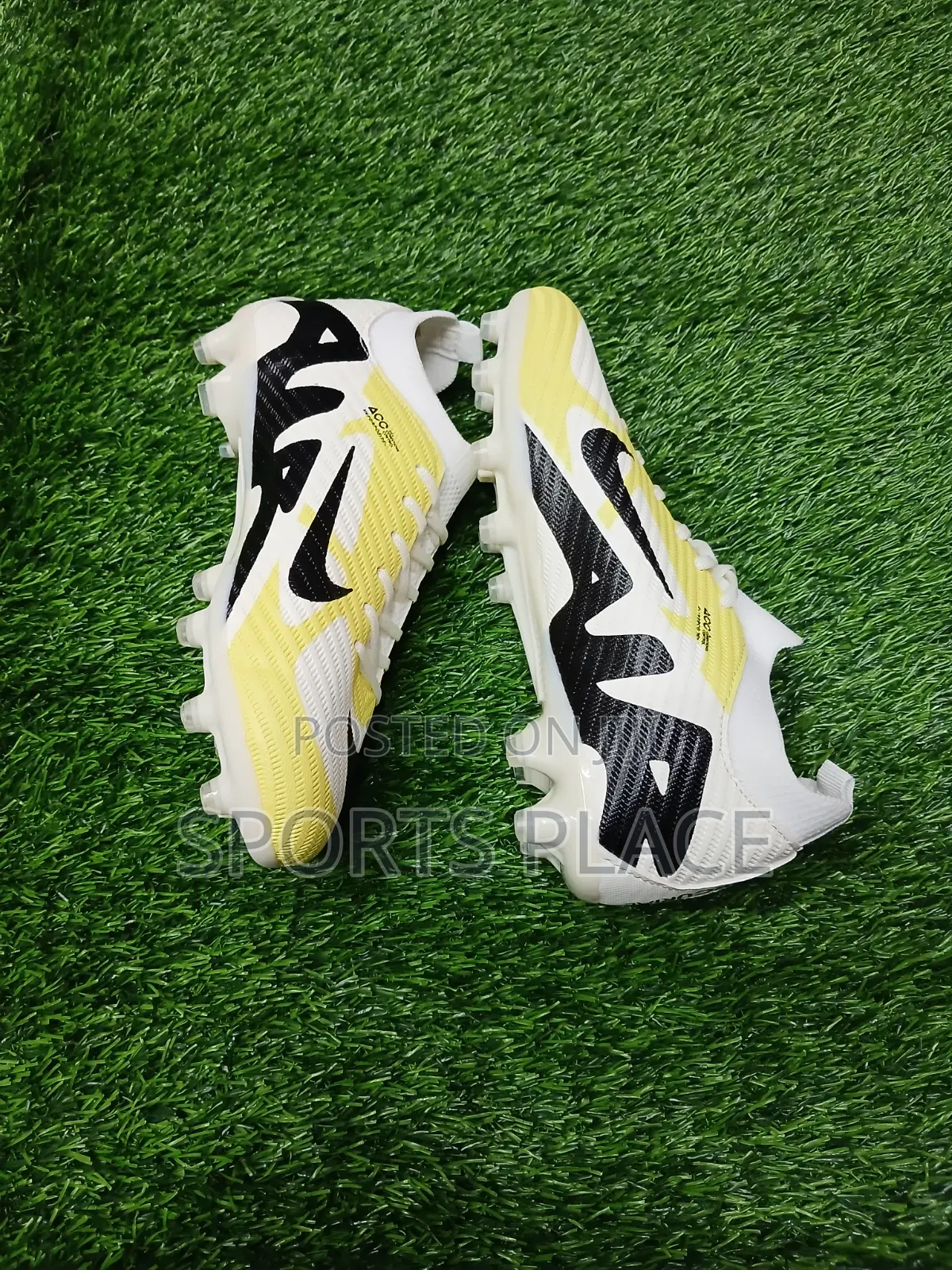 Cream Kids Football Boots Air Zoom