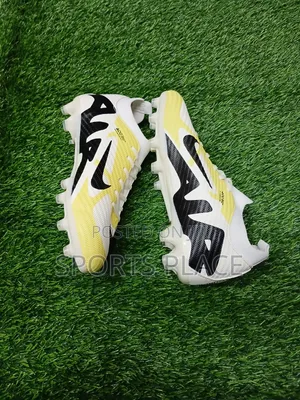 Cream Kids Football Boots Air Zoom