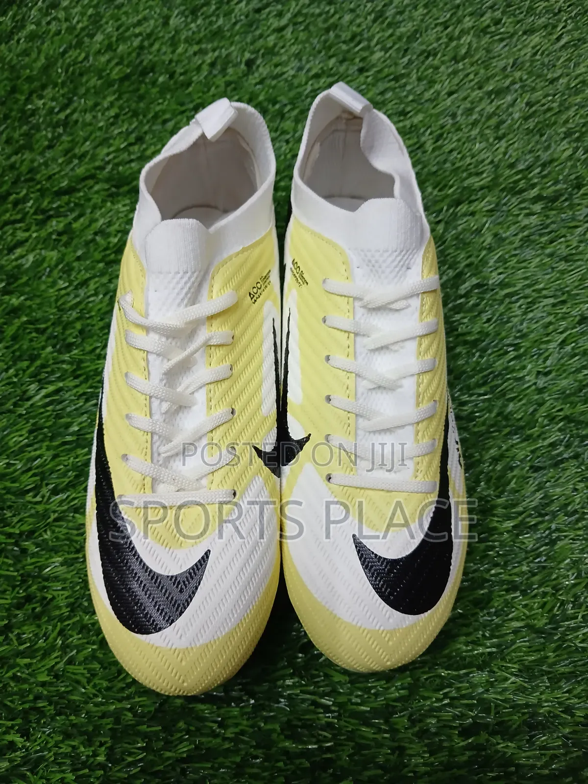 Cream Kids Football Boots Air Zoom