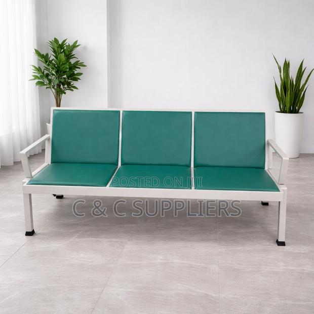 3-Link Airport Bench - main view