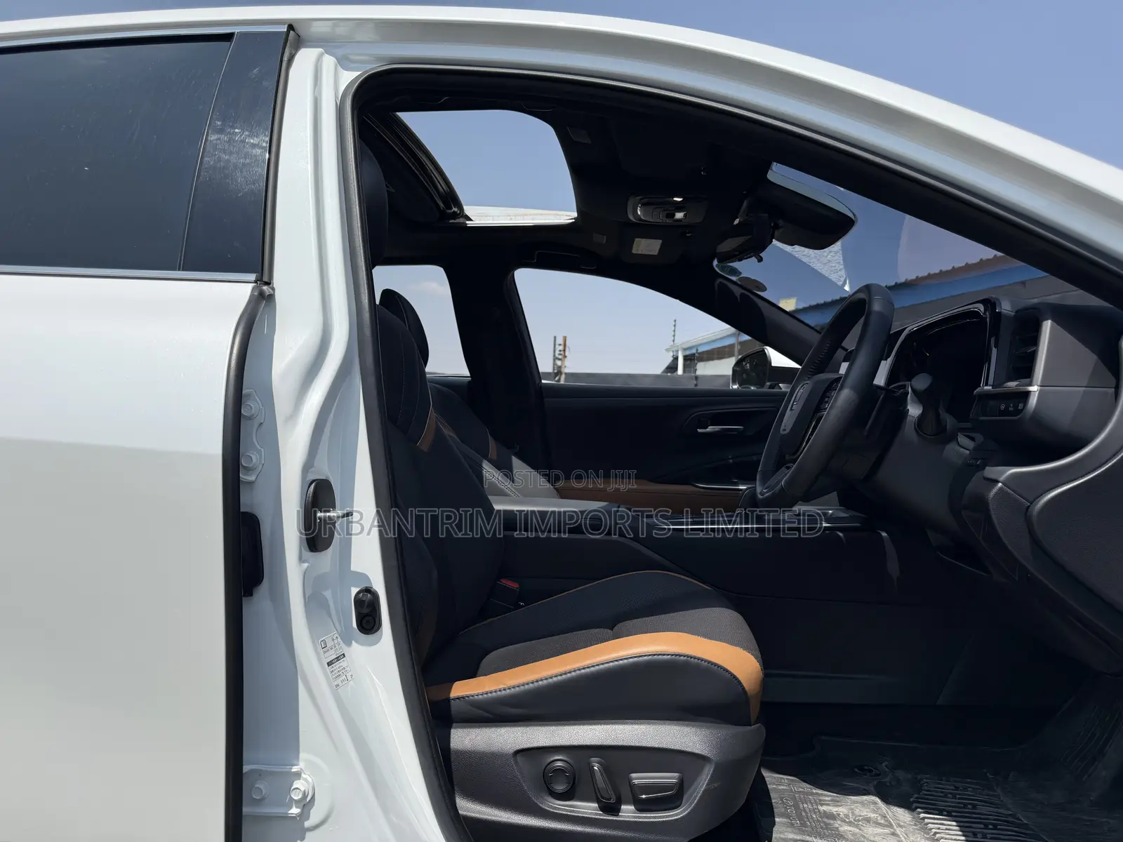 Toyota Crown Platinum 2023 White