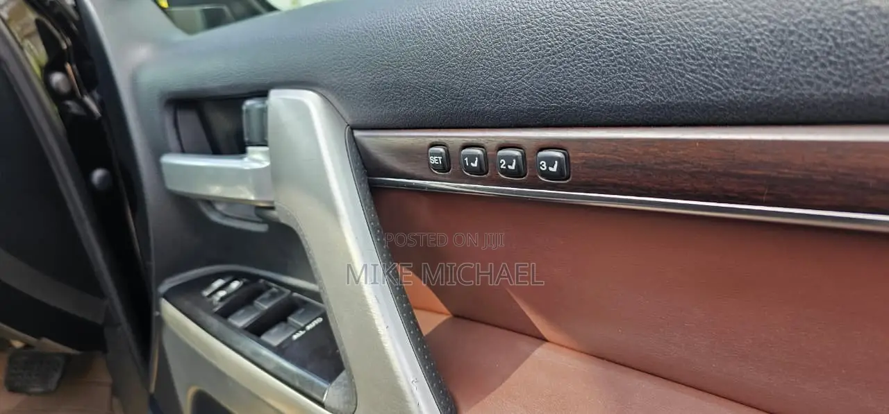Toyota Land Cruiser 4.6 V8 ZX 2017 Black