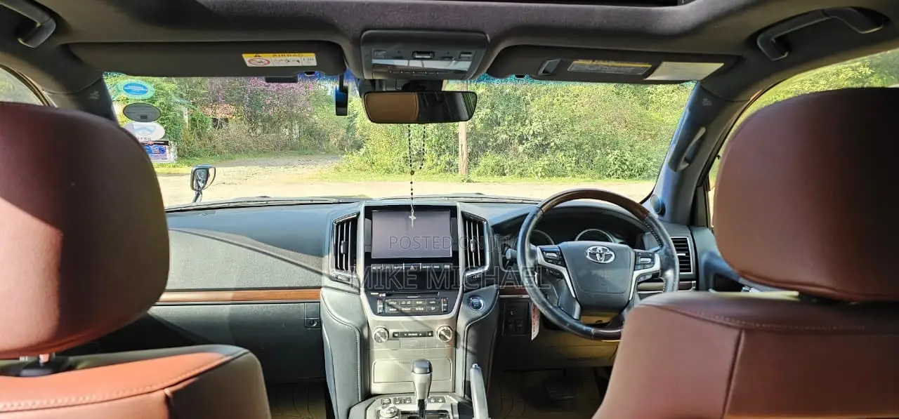 Toyota Land Cruiser 4.6 V8 ZX 2017 Black