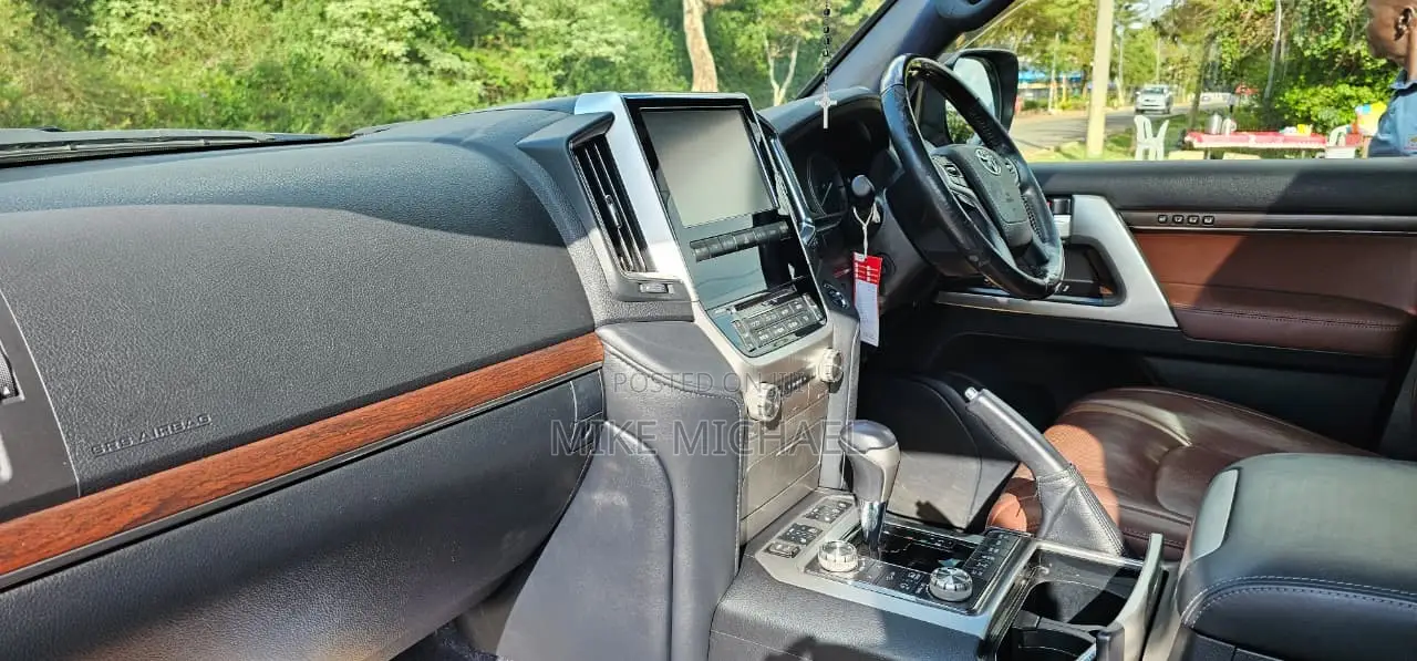 Toyota Land Cruiser 4.6 V8 ZX 2017 Black