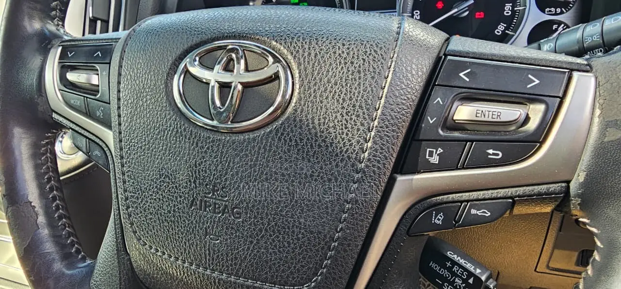Toyota Land Cruiser 4.6 V8 ZX 2017 Black