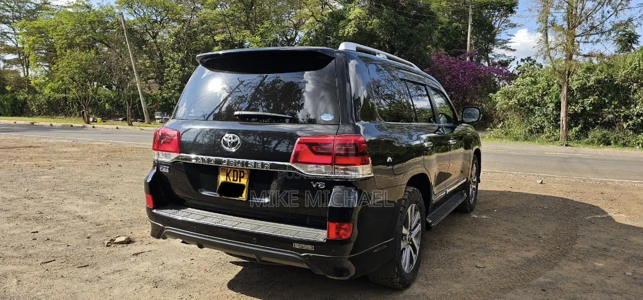 Toyota Land Cruiser 4.6 V8 ZX 2017 Black