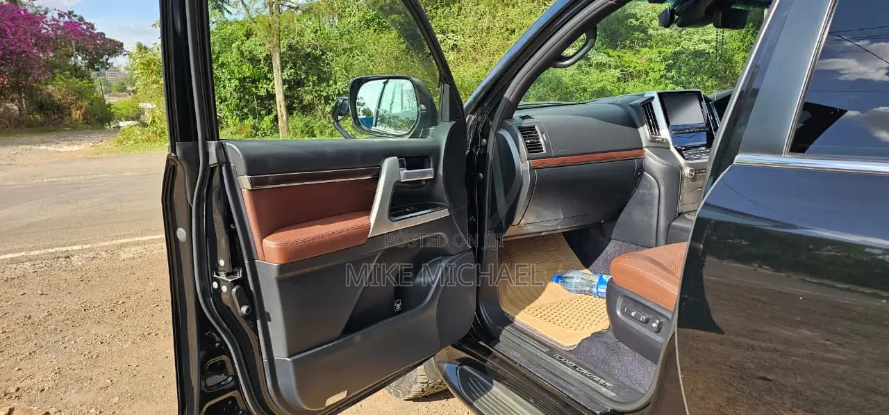 Toyota Land Cruiser 4.6 V8 ZX 2017 Black