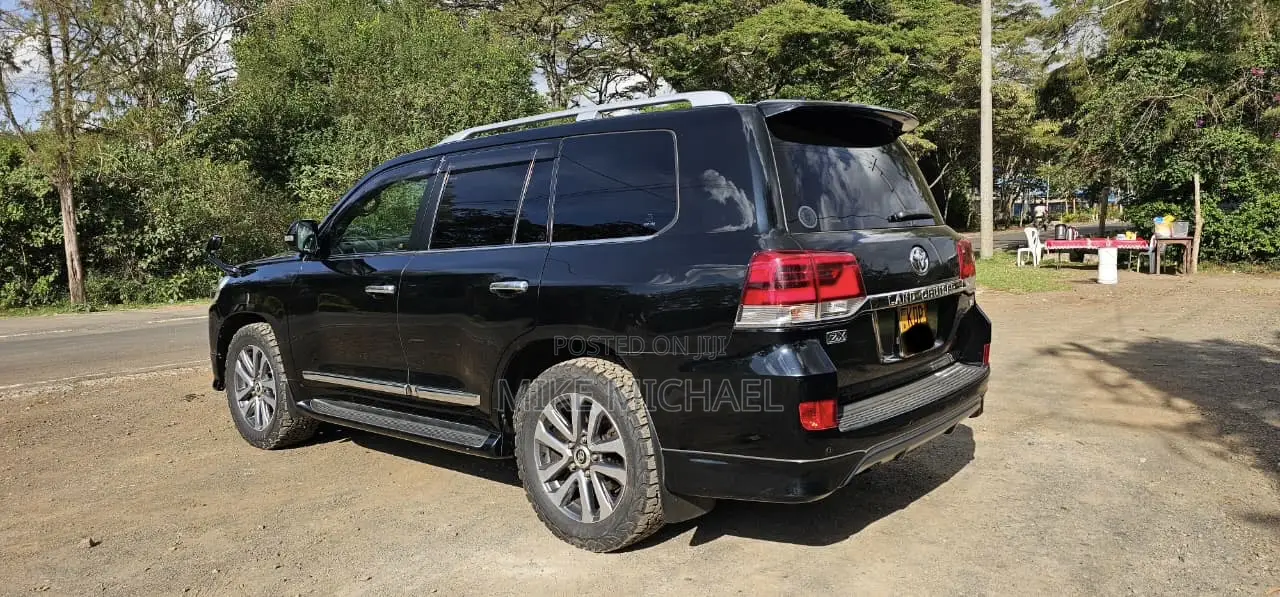 Toyota Land Cruiser 4.6 V8 ZX 2017 Black