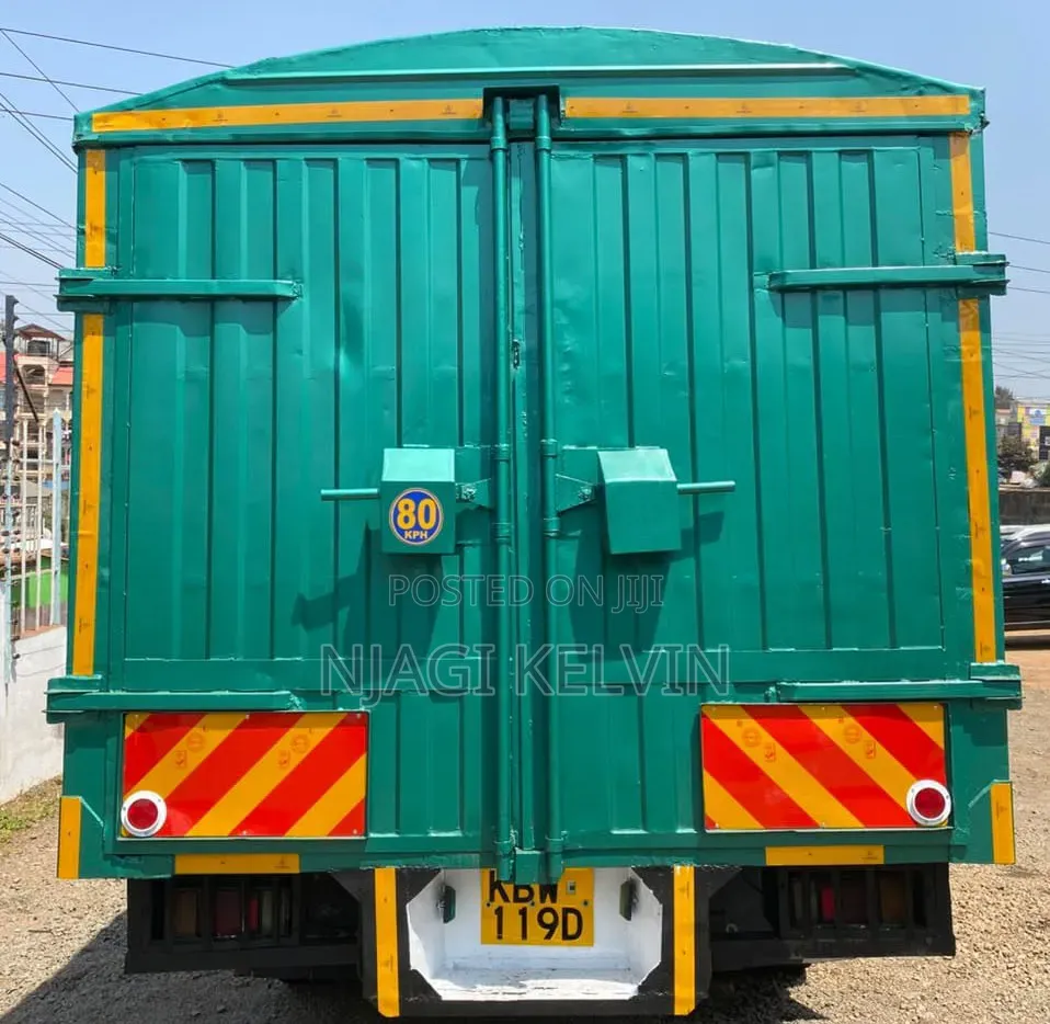 Isuzu NPR 2012 White
