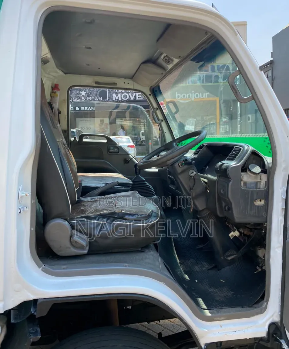 Isuzu NPR 2012 White