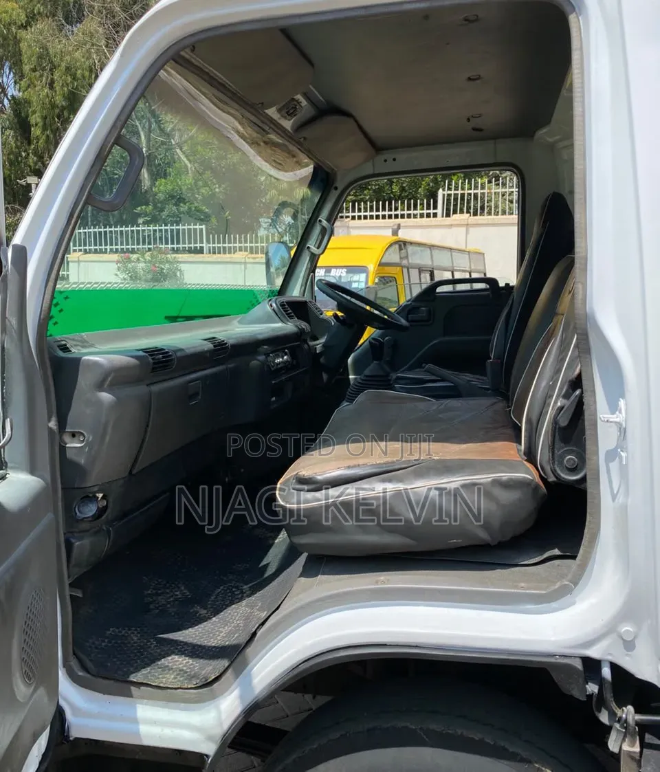 Isuzu NPR 2012 White