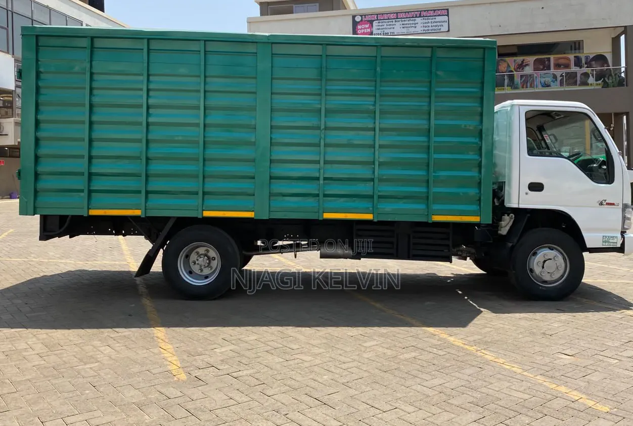 Isuzu NPR 2012 White