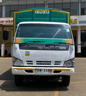 Isuzu NPR 2012 White