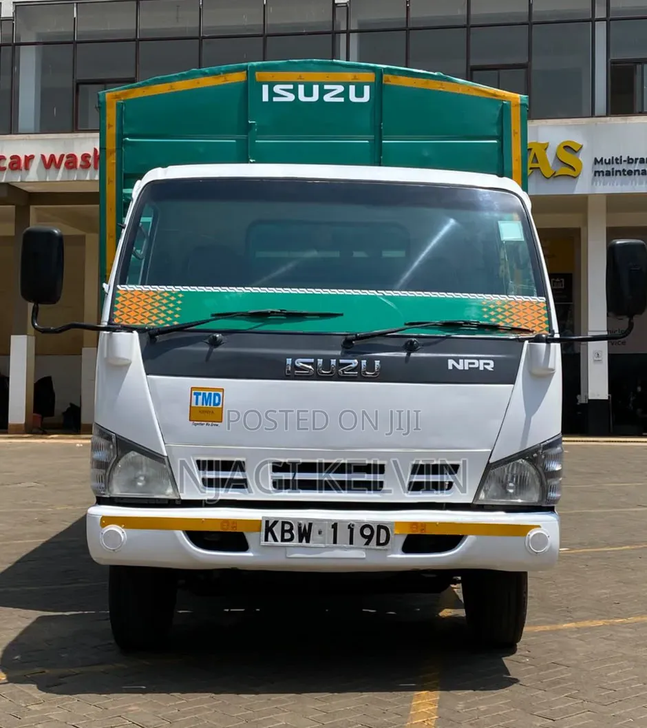Isuzu NPR 2012 White