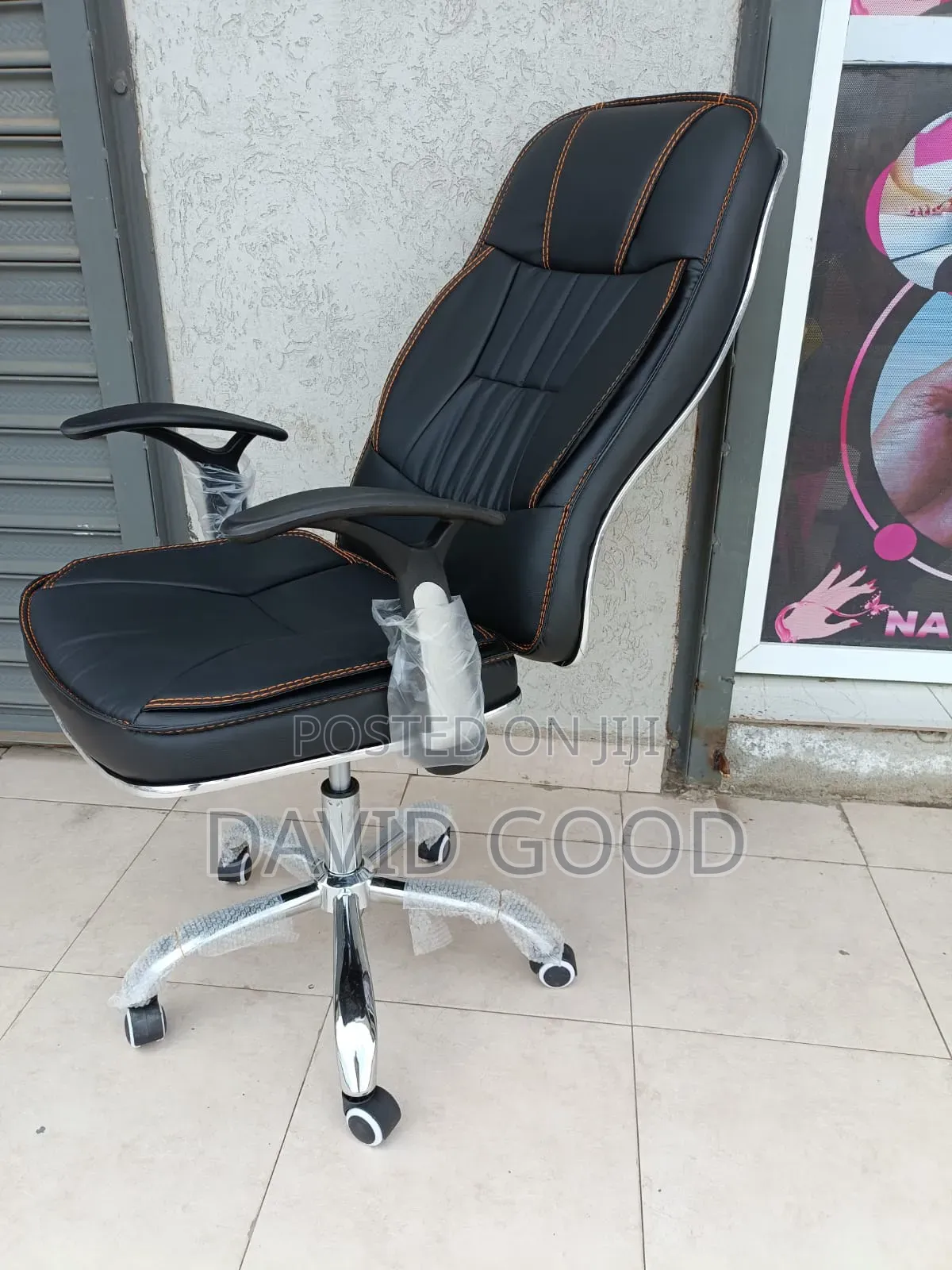 Two Gears Leather Chair