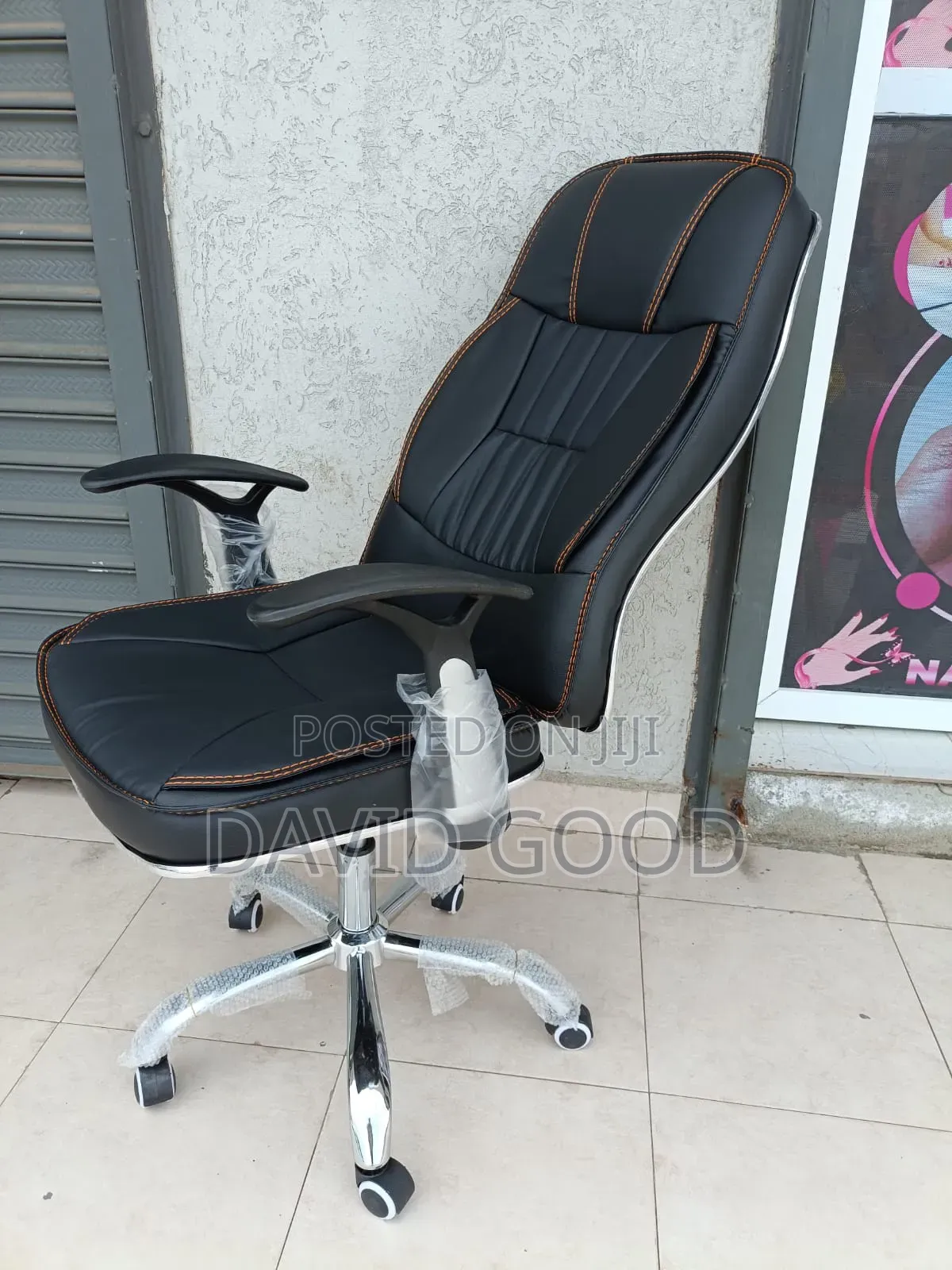 Two Gears Leather Chair