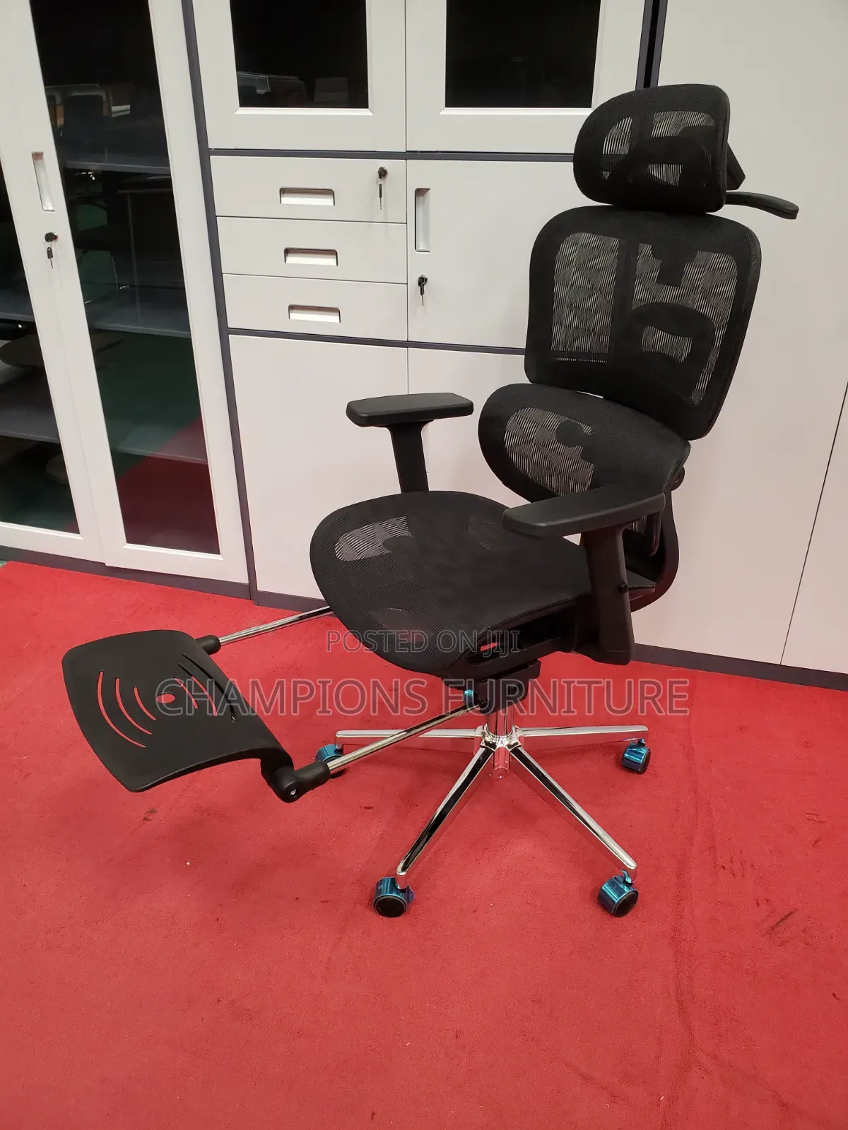Orthopedic Chair With Retractable Footrest