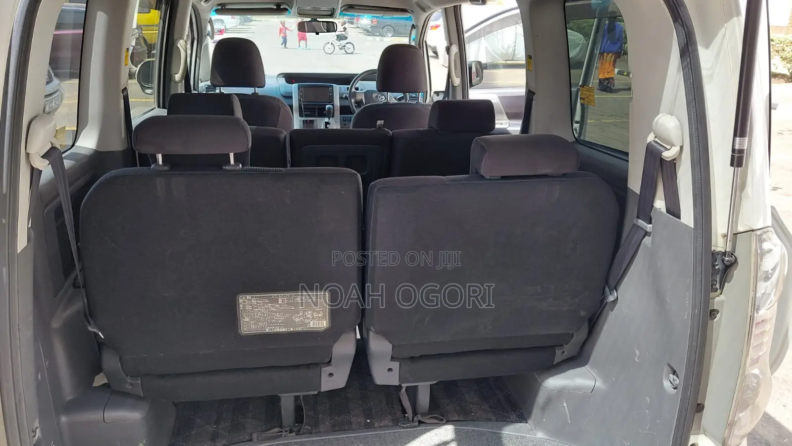 Toyota Voxy X L Edition 2WD 8-Seater 2008 White
