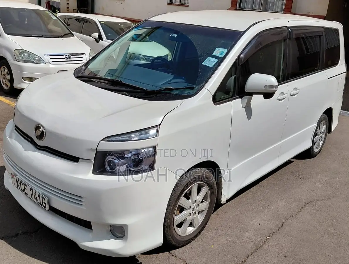 Toyota Voxy X L Edition 2WD 8-Seater 2008 White