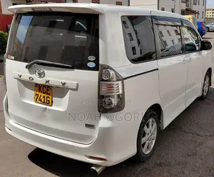 Toyota Voxy X L Edition 2WD 8-Seater 2008 White