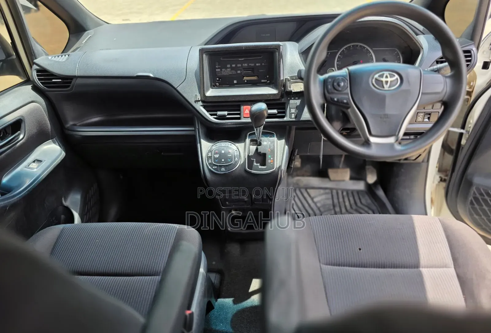 Toyota Voxy 2013 White