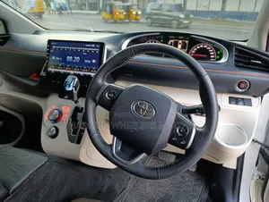 Toyota Sienta 2017 Silver