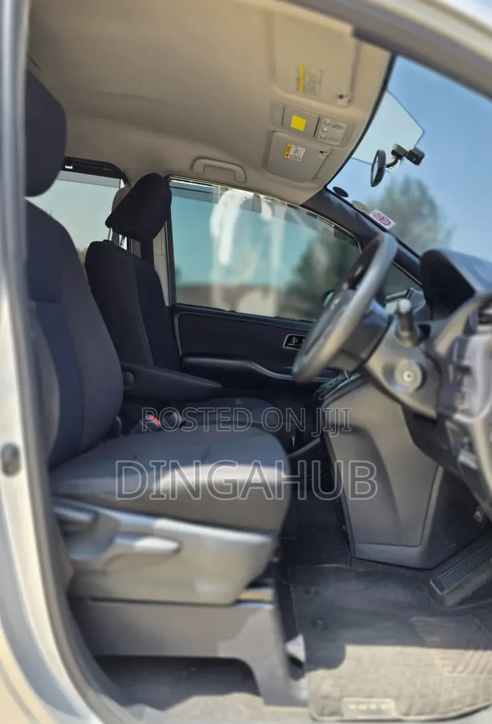 Toyota Voxy 2018 Silver