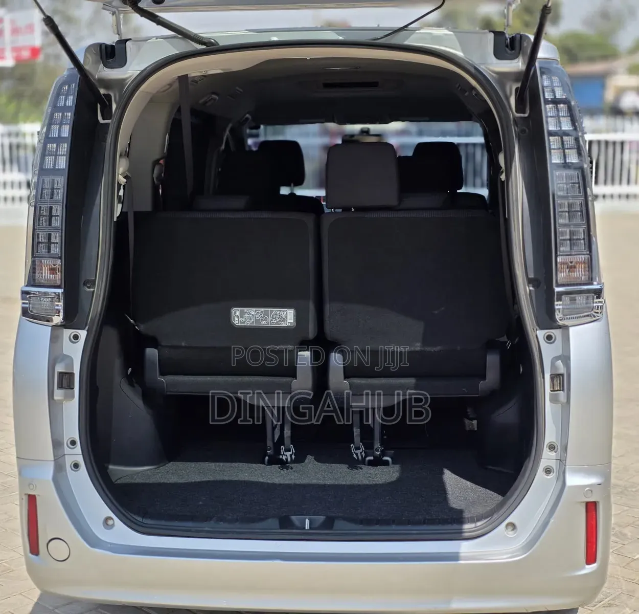 Toyota Voxy 2018 Silver