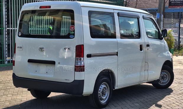 Toyota TownAce 2019 White - thumbnail 13