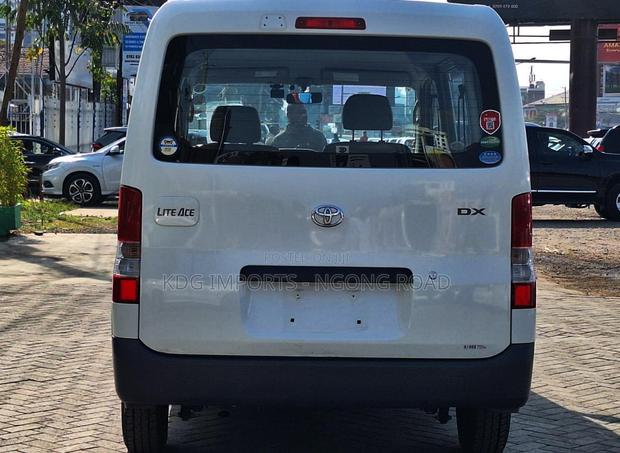 Toyota TownAce 2019 White - thumbnail 14