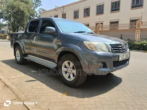 Toyota Hilux 2014 Blue