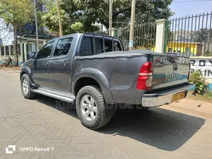 Toyota Hilux 2014 Blue