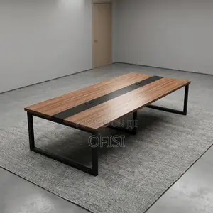 Boardroom Table: 8 Seater Conference Table.
