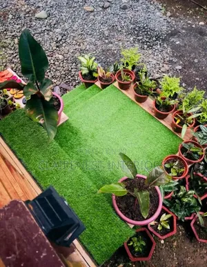 House Outdoor Staircase, Artificial Green Grass Carpet