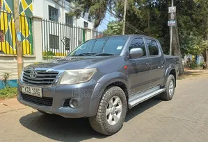 Toyota Hilux 2015 Gray