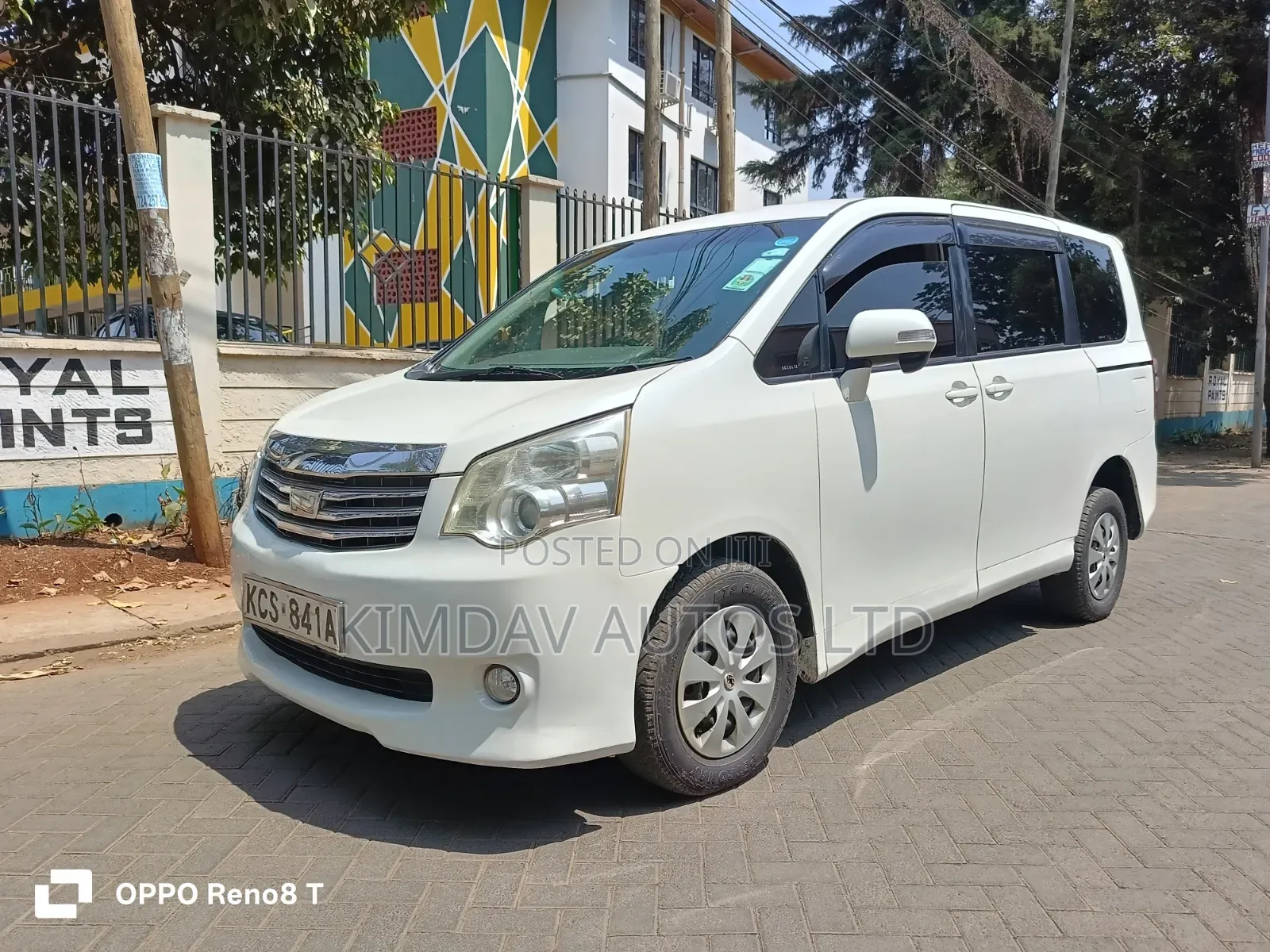 Toyota Noah 2011 White