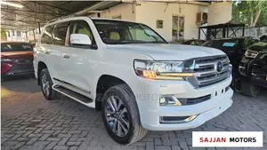Toyota Land Cruiser 4.6 V8 ZX 2017 Pearl