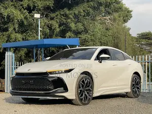 Toyota Crown XLE 2023 White