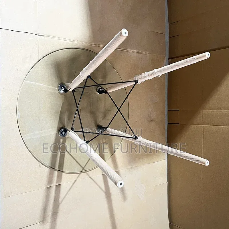 Round Dining Table. Round With Wooden Legs