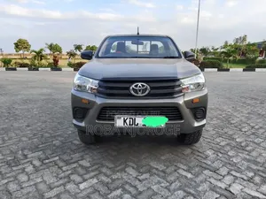 Toyota Hilux 2022 Gold