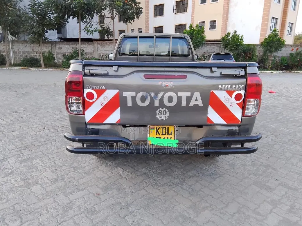 Toyota Hilux 2022 Gold